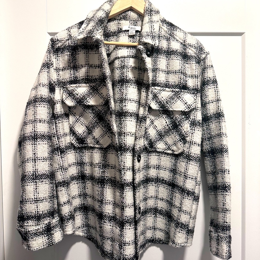 Women’s black and white jacket